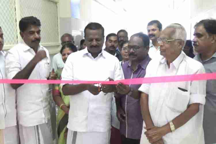   അടിമാലി താലൂക്കാശുപത്രി പുരുഷ വാർഡിന്റെ ഉദ്ഘാടനം ബ്ലോക്ക് പഞ്ചായത്ത് പ്രസിഡന്റ് ആർ. മുരുകേശൻ നിർവഹിക്കുന്നു