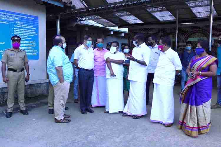 അടിമാലി താലൂക്ക് ആശുപത്രിയില് ആരംഭിക്കുന്ന ഡയാലിസിസ് യൂണിറ്റിന്റെ നിര്മ്മാണ പുരോഗതി വിലയിരുത്തുന്നു.
