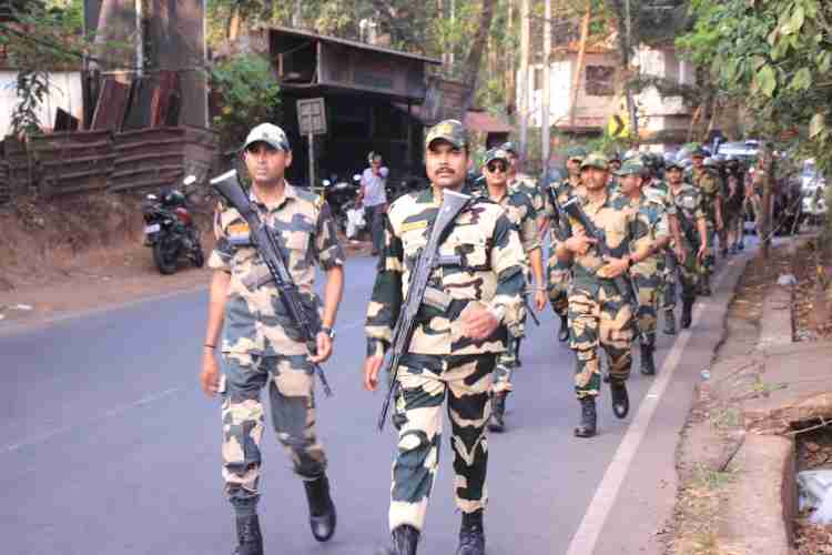 നിയമസഭാ തിരഞ്ഞെടുപ്പ്: പാനൂരിൽ പോലീസും കേന്ദ്ര സേനയും റൂട്ട് മാർച്ച് നടത്തി