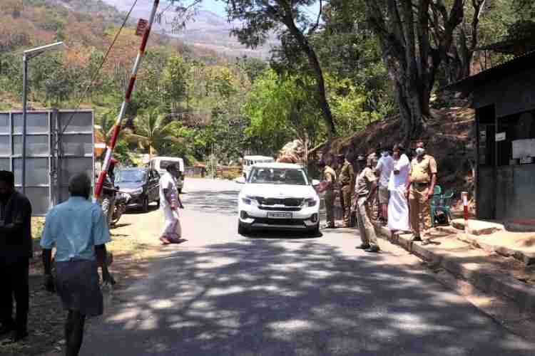 ജില്ലയുടെ അതിര്‍ത്തി മേഖയില്‍ നടക്കുന്ന പരിശോധനയില്‍ നിന്ന്