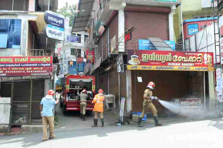 ചെറുതോണി ടൗണ്‍ അണുവിമുക്തമാക്കുന്നു.