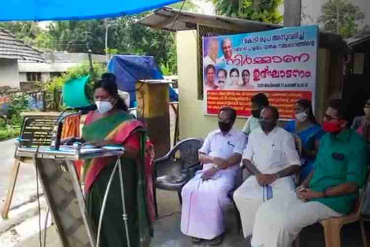പാളയം ശ്മശാനത്തിൽ ആരംഭിക്കുന്ന ഗ്യാസ് ക്രിമിറ്റോറിയം നിർമ്മാണോദ്ഘാടനം ജില്ലാ പഞ്ചായത്ത് പ്രസിഡൻ്റ് അഡ്വ.കെ. ശാന്തകുമാരി നിർവഹിക്കുന്നു.