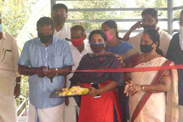 പുതുശ്ശേരിയില്‍ ആരംഭിച്ച വനിതാ ജിംനേഷ്യം പഞ്ചായത്ത് പ്രസിഡന്റ് കെ.ഉണ്ണികൃഷ്ണന്‍ ഉദ്ഘാടനം ചെയ്യുന്നു.