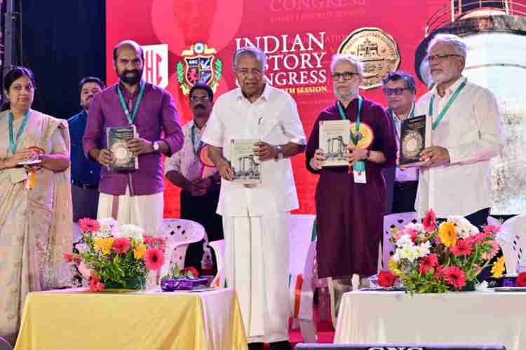 ഇന്ത്യൻ ഹിസ്റ്ററി കോൺഗ്രസിന് തുടക്കമായി  ചരിത്രത്തിന് വേണ്ടിയുള്ള പ്രതിരോധങ്ങൾ ജനാധിപത്യപരമായ ഉത്തരവാദിത്തം: മുഖ്യമന്ത്രി