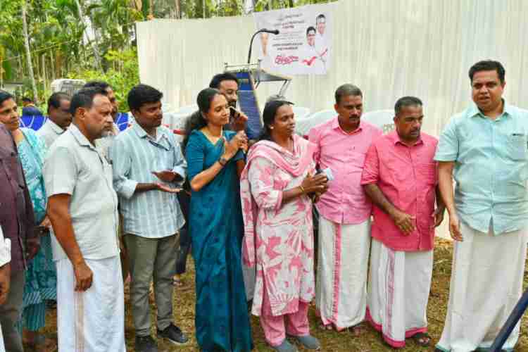 മോന്താല്‍ നാരായണന്‍ പറമ്പ് തീരദേശ റോഡ് പ്രവൃത്തി ഉദ്ഘാടനം ചെയ്തു 