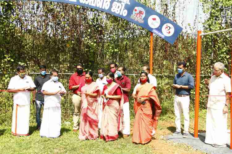 ചെന്നീര്‍ക്കര പഞ്ചായത്ത് സ്റ്റേഡിയത്തില്‍ ആരോഗ്യ വകുപ്പിന്റെ ഓപ്പണ്‍ ജിം വീണാജോര്‍ജ് എംഎല്‍എ ഉദ്ഘാടനം ചെയ്തപ്പോള്‍.  