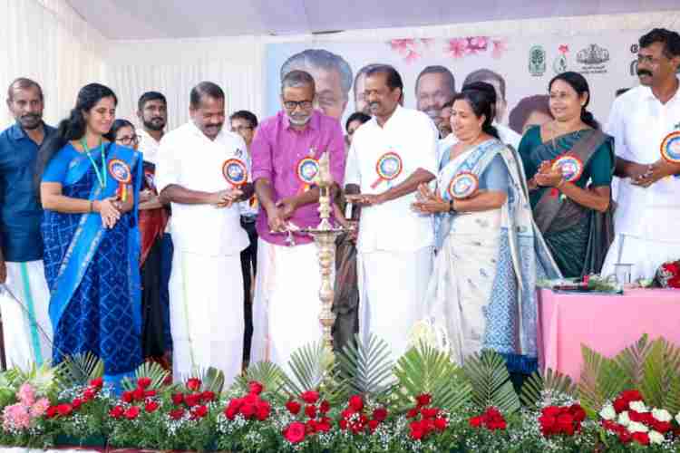 അമ്പലവയൽ ആർ. എ. ആർ. എസ്സ് അന്താരാഷ്ട്ര പുഷ്പമേള '"പൂപ്പൊലി 2026 " ഉദ്ഘാടനം കാർഷിക വികസന കർഷക ക്ഷേമ വകുപ്പ് മന്ത്രി പി. പ്രസാദ് നിർവഹിക്കുന്നു 