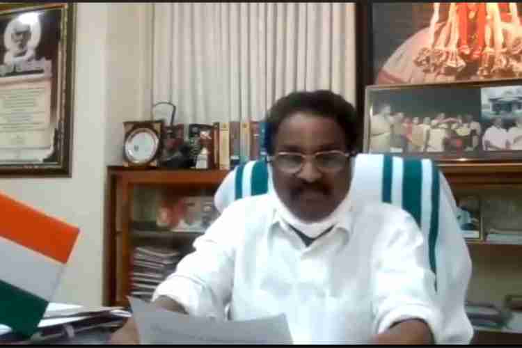 പാലക്കാട് ഗവ. മെഡിക്കല്‍ കോളേജിലെ ആര്‍.ടി.പി.സി.ആര്‍ സംവിധാനത്തിന്റെ ഉദ്ഘാടനം മന്ത്രി എ.കെ ബാലന്‍ സൂം മീറ്റിംഗിലൂടെ നിര്‍വഹിക്കുന്നു.    