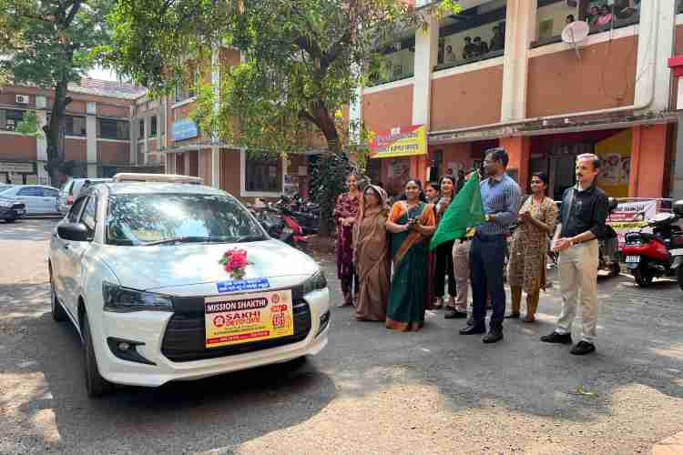 സഖി വൺസ്റ്റോപ്പ് സെന്ററിന്റെ വാഹനം ഫ്ളാഗ് ഓഫ് ചെയ്തു