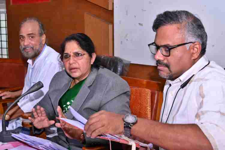 കണ്ണൂര്‍ വിമാനത്താവളത്തിലെ അന്താരാഷ്ട്ര സര്‍വീസുകള്‍:  റിപ്പോര്‍ട്ട് തേടു മെന്ന് പ്രവാസി കമ്മീഷന്‍ 