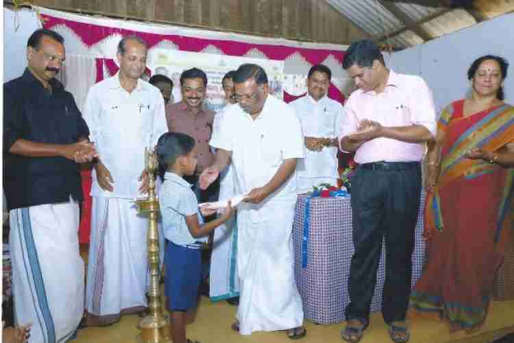 സൗജന്യ കൈത്തറി സ്‌കൂള്‍ യൂണിഫോം ജില്ലാതല ഉദ്ഘാടനം തോക്കുപാറ ഗവ. യു.പി സ്‌കൂളില്‍  എസ്. രാജേന്ദ്രന്‍ എം.എല്‍.എ ഉദ്ഘാടനം ചെയ്യുു.   