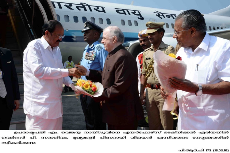Chief Minister Pinarayi Vijayan receiving Vice President M. Venkayya Naidu