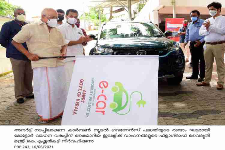 Minister K. Krishnankutty flags off electric vehicles as part Carbon Neutral Governance